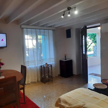 Peculiar Garden Apartment Mytilene Exterior photo