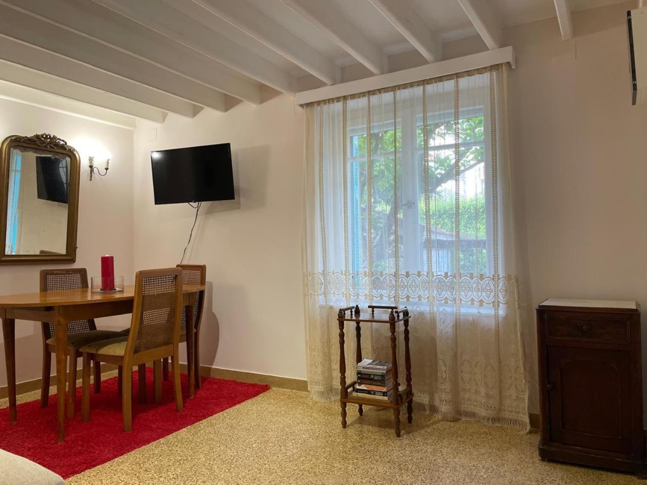 Peculiar Garden Apartment